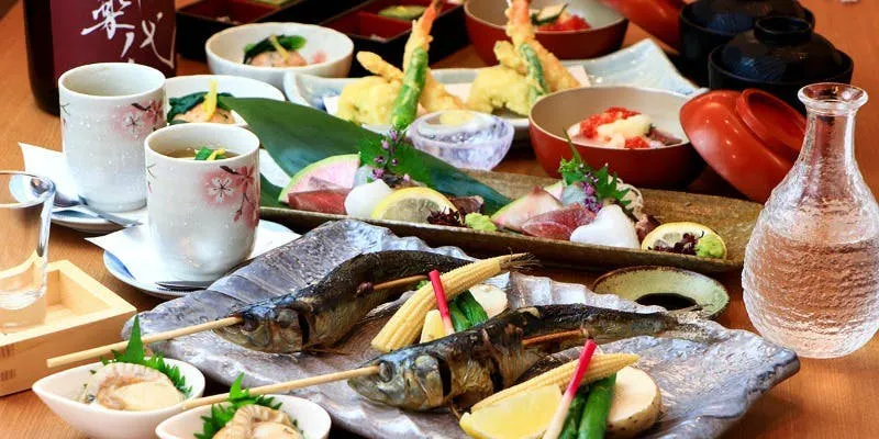 【煌套餐】大虾与鱚鱼天妇罗×串烧×海鲜散寿司　分餐盛放