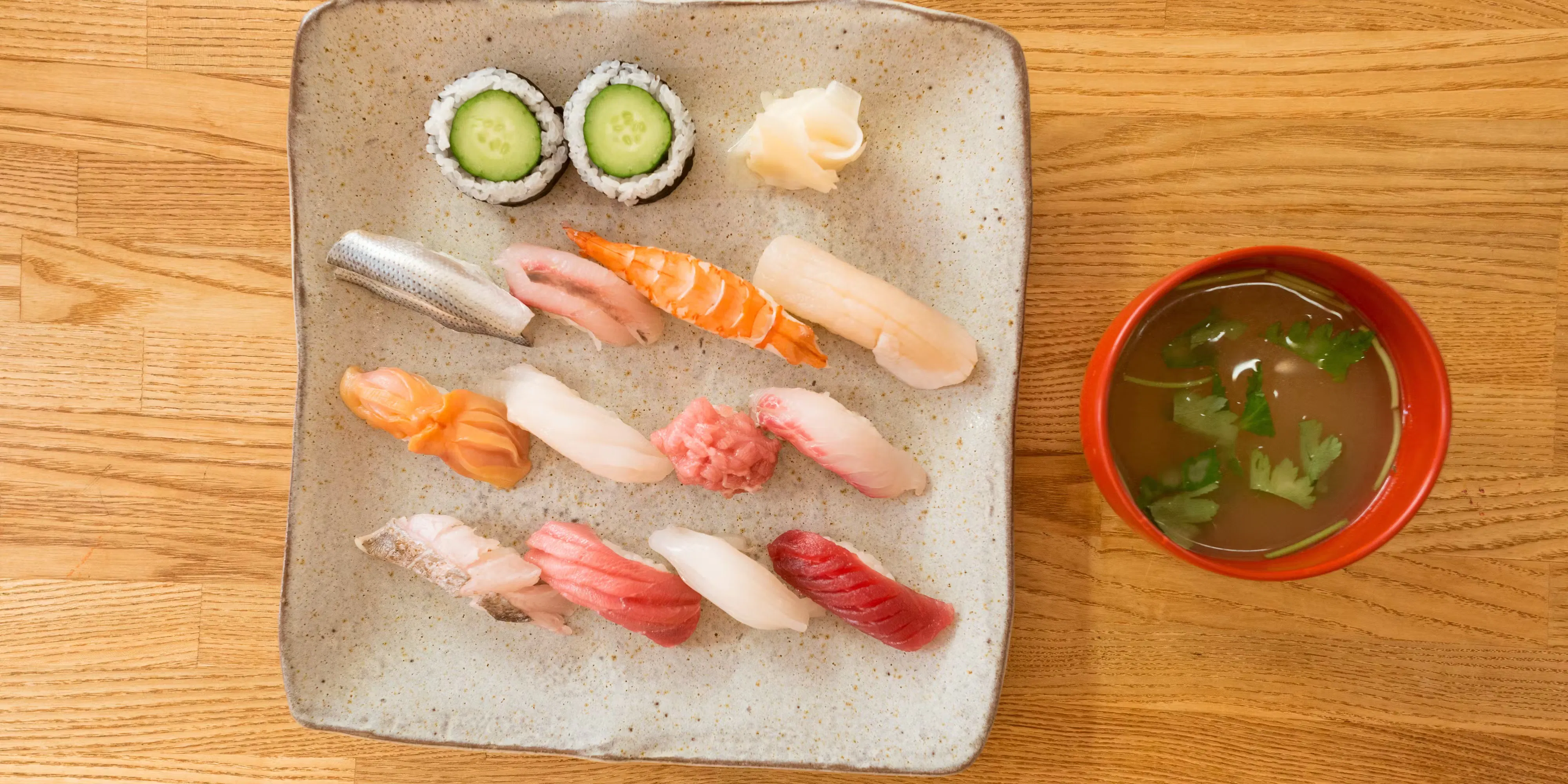 寿 Course: 6 dishes, 10 pieces of specially selected sushi, miso soup, and more