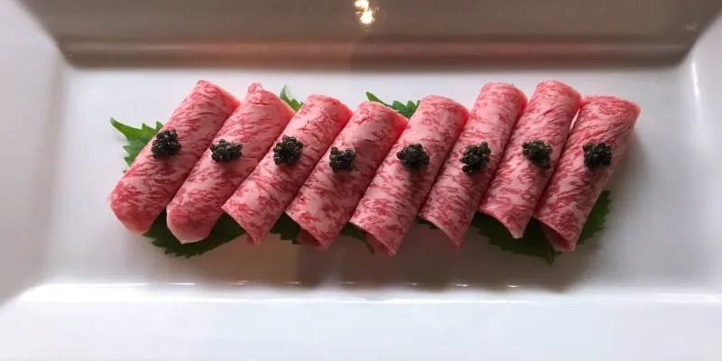 【稍少奢華套餐】包括仙匠名物牛肉海膽卷等共七道菜