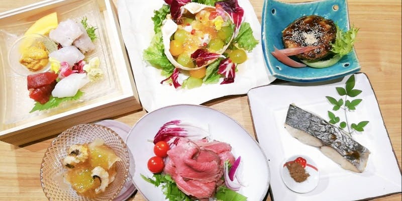 刺身、烧烤、肉类菜肴、米饭、甜点等，您可以品尝到新鲜的鱼肉和肉类，共8道菜品。
