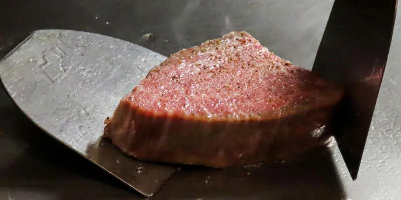 엄선한 와규 안심 런치 한정 코스　ボトルワイン（赤・白）1本 or  生ビール or ソフトドリンク付き