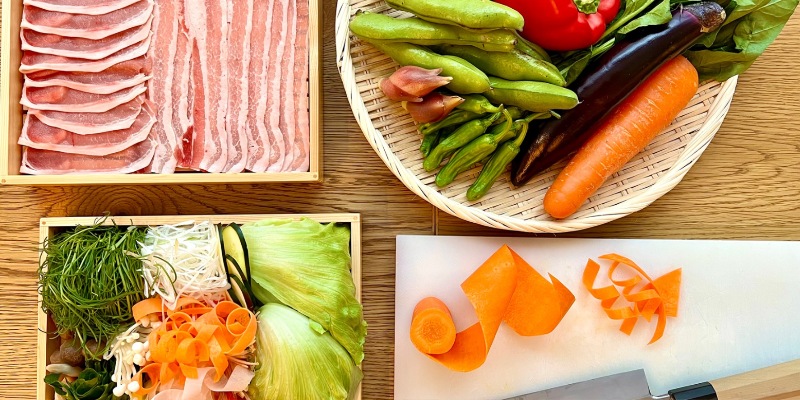 "Edo Dashi Shabu Course" with more than 10 types of seasonal vegetables and pork shabu-shabu.