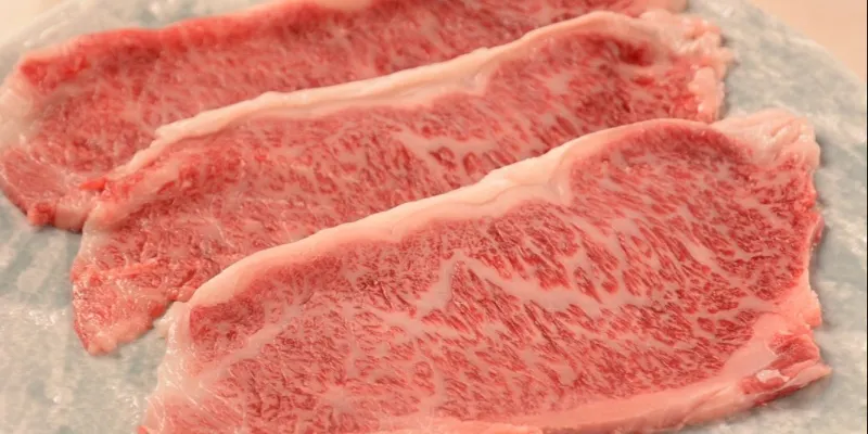 "Luxury Lunch" Fresh Sashimi, Chateaubriand and other 4 types of Japanese Black Wagyu, Dessert and more - a total of 6 dishes.
