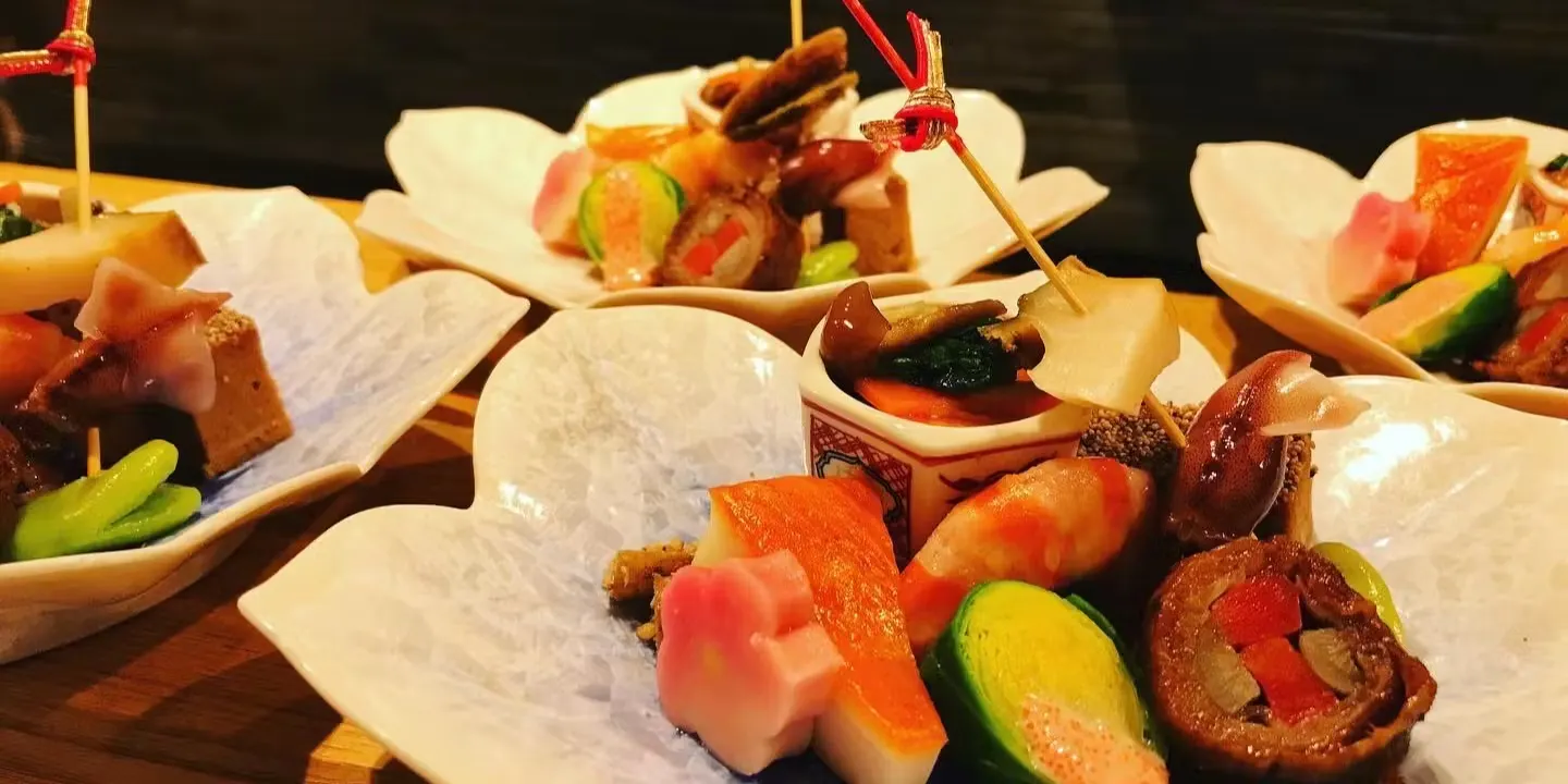 Eight-course "Hikari": sashimi, soup, simmered dish, grilled dish, stewed dish, etc.