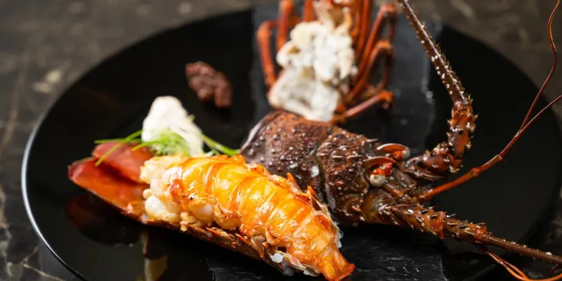 【Cyclamen】Live Ise Shrimp, Black-haired Wagyu Sirloin or Fillet, etc.