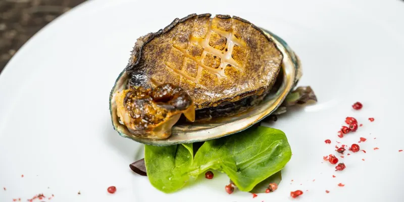 [Cosmos] Main steak, lobster, live abalone, etc.