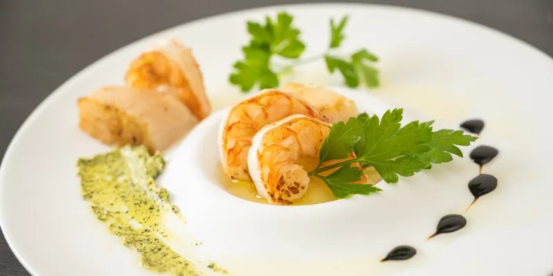 "Panyo Lunch" includes dishes like small shrimps, scallops, and domestic beef fillet steak.