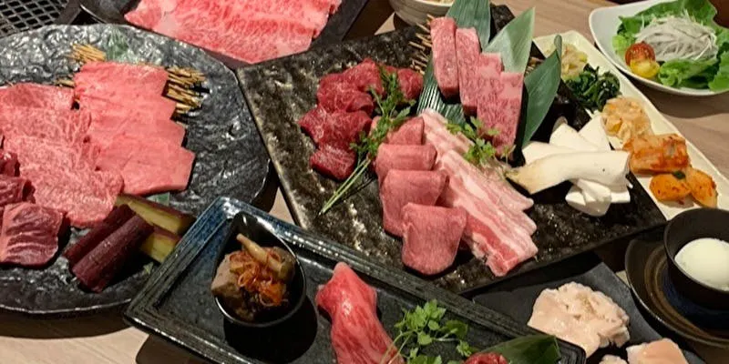 인기 No.1 8,500엔 코스　설로인 아부리 스시, 극상 로스 야키샤부