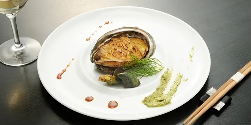 【Violet】海鮮料理、ラクレットチーズ、メインのステーキなど
