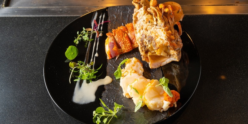 【難波店・北新地店Chef共演コース】活セミ海老、究極の共演料理、松阪牛など