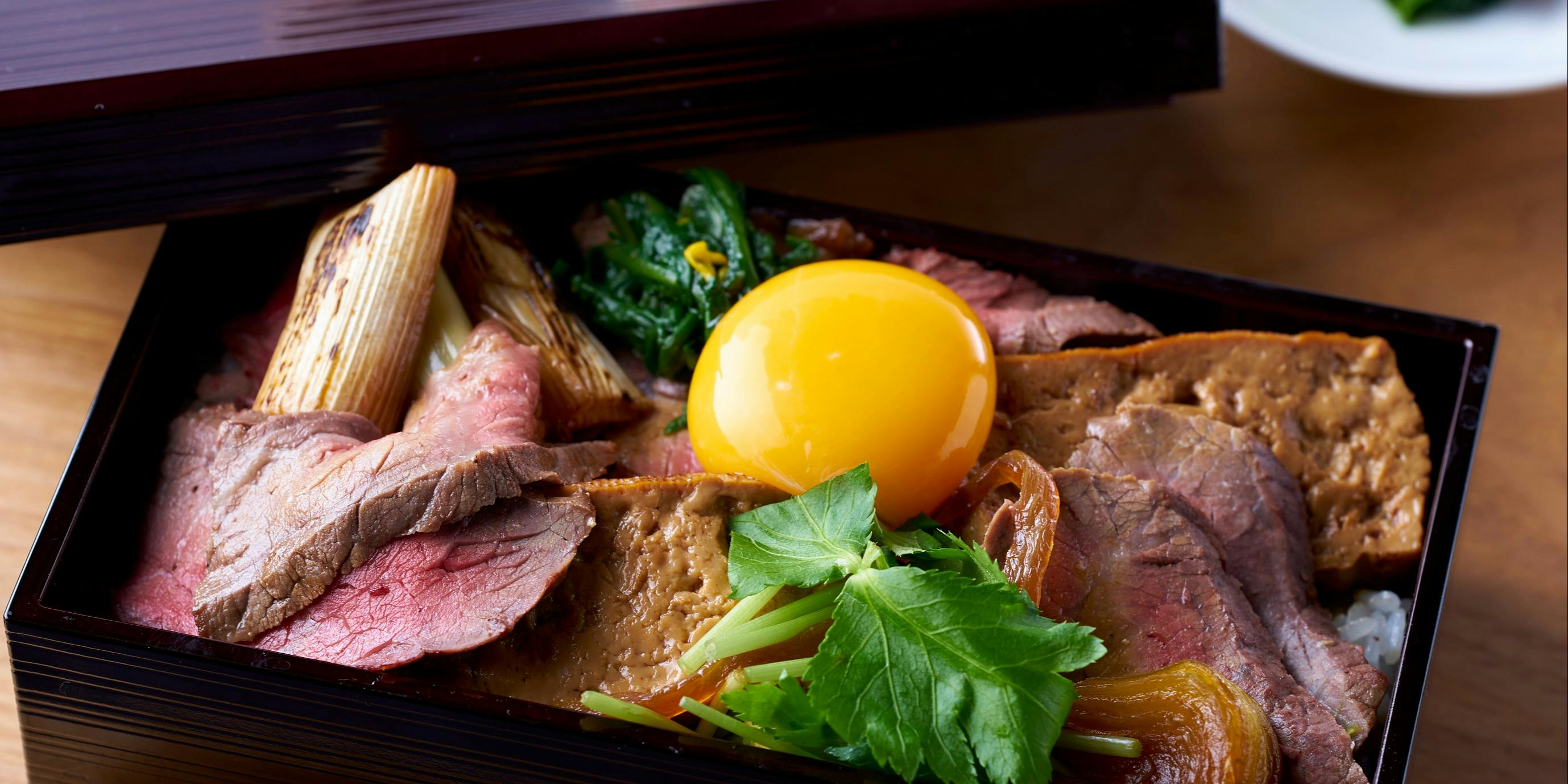 【サイドビュッフェ付】炙り牛肉のお重　トリュフ塩添え御膳