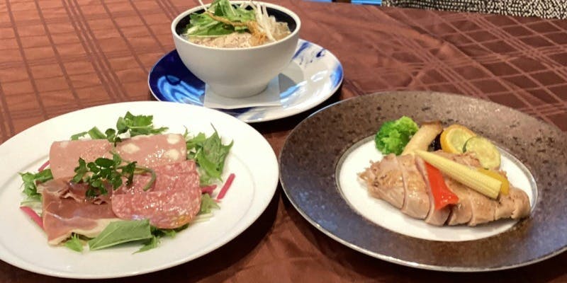 Casual lunch course featuring meat dishes in a modern setting