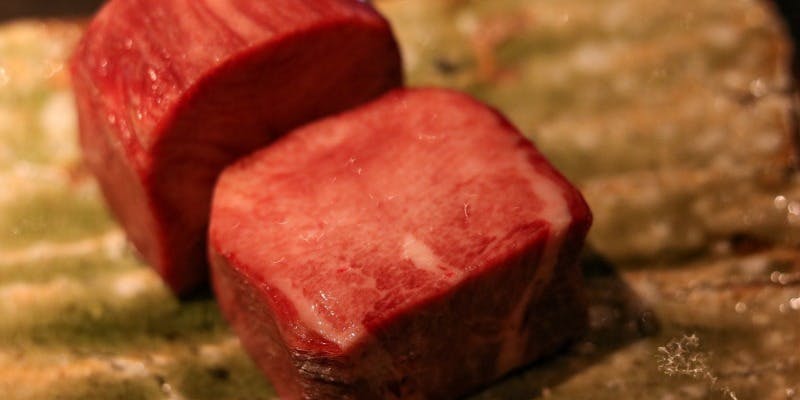 【燒肉／離館嚐鮮牛舌套餐】14,000円 ～保證完全包廂～