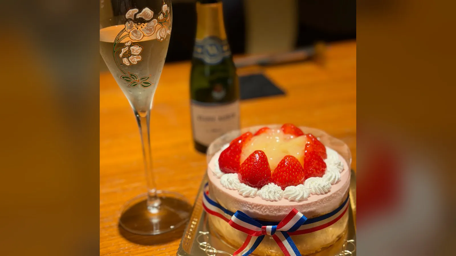 【誕生日・記念日】A5ランク黒毛和牛ステーキを含む全9品+スパークリング&ケーキ付|アニバーサリーコース