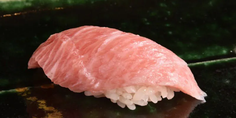 【推薦午間套餐】四道單品料理、十貫握壽司、壽司卷、甜點等共九道菜品
