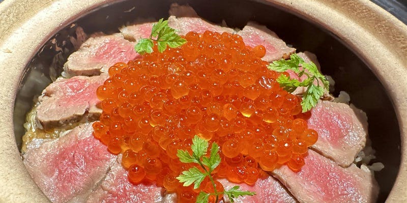 【유비 YUUBI】호화로운 和牛 타다키와 연어알 덮밥. 조금씩 맛볼 수 있는 총 15가지 요리. 음료 무제한 포함!
