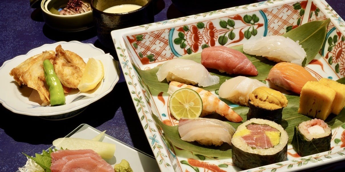 【特上握寿司】河豚炸物、握寿司、卷物、玉子共7品