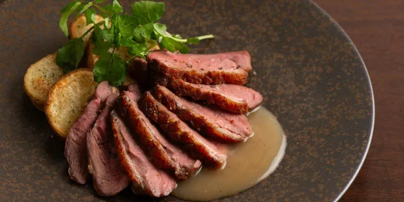 【EKA Course with 9 Dishes for 6,500 Yen】EKA's standard course includes meat and fish dishes across 6 plates.
