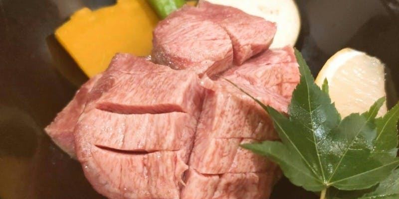 【숙성 두툼하게 썬 우설 포함 가이세키】제철의 미각과 흑모 와규를 만끽하는 가이세키