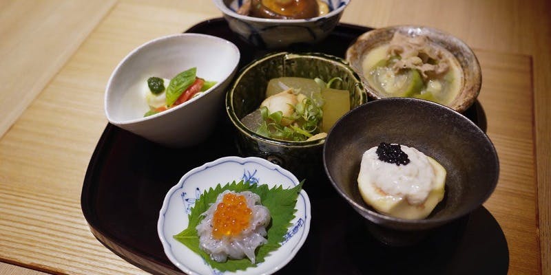 【肴】旬の食材を使った前菜6品のおつまみセット。追加メニューは別途お選び下さい。