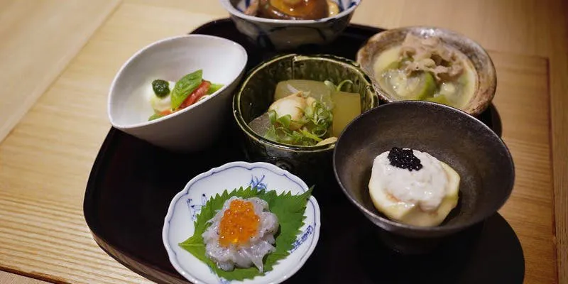 【肴】旬の食材を使った前菜6品のおつまみセット。追加メニューは別途お選び下さい。