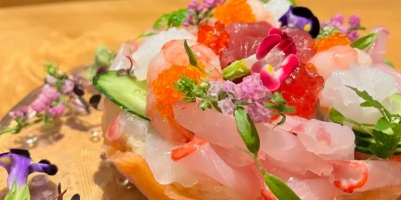 [Anniversary Plan] Upgrade! 8-course chef's choice menu featuring seasonal selections with an ocean-themed cake.