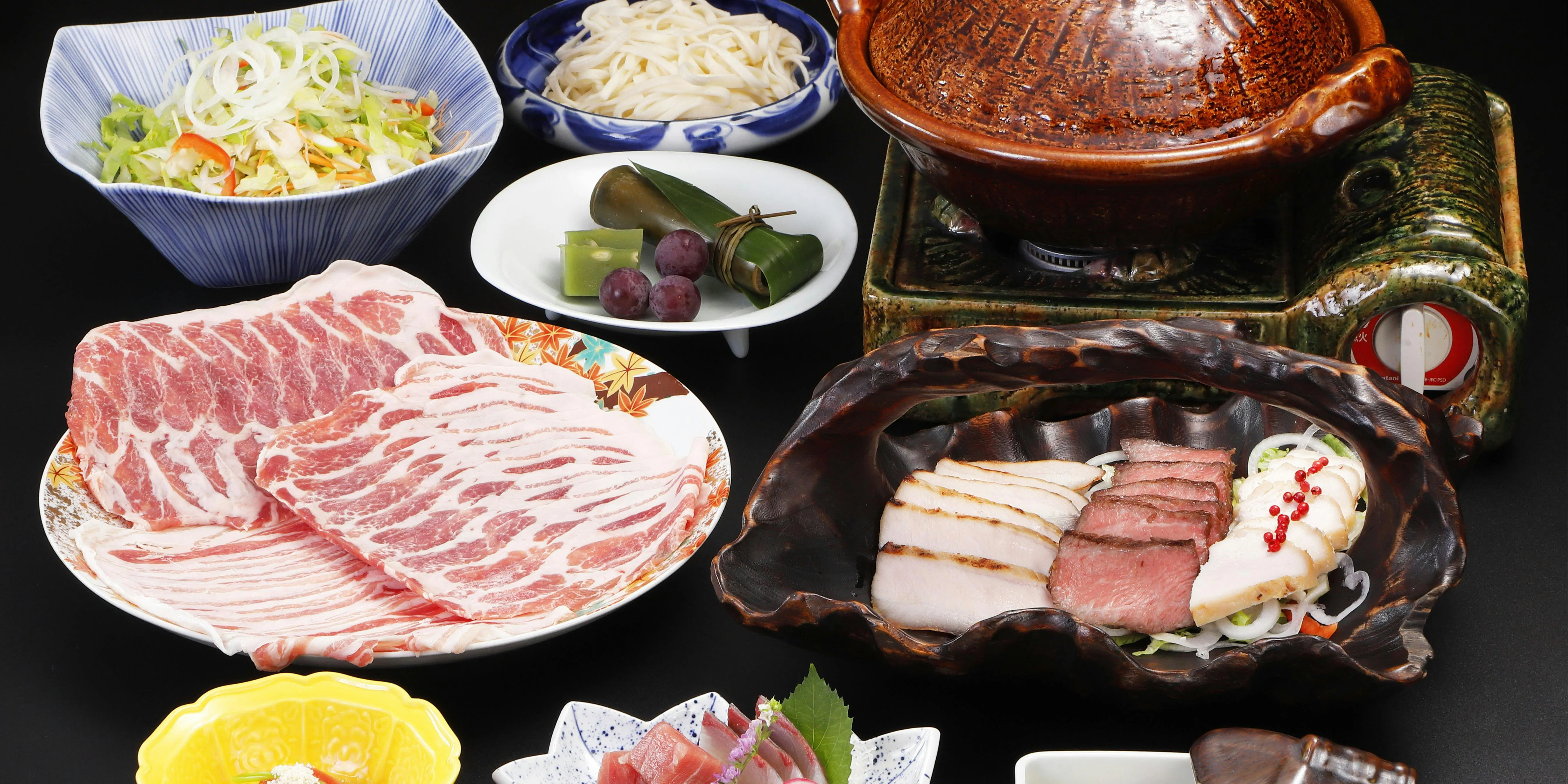 【猪肉火锅套餐】含有纯粉底猪肉火锅(甲鱼汤底)的全8道菜