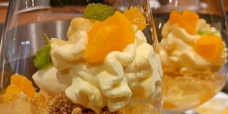 【夜间甜点】时令水果冰淇淋圣代和小甜点套餐