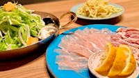【鶏蒸し鍋コース】鶏の刺身2種、串焼き、シャポーン鶏の蒸し鍋、〆などの画像