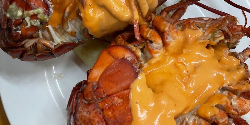 【ランチコース】季節の前菜盛り合わせ、4つの中から選べるメイン、パン、食後の飲み物など