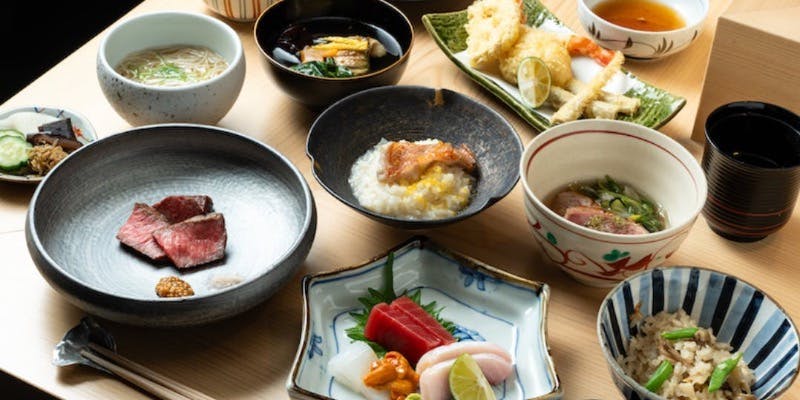 【おまかせ】先付、吸い物、造り、焼き物、鍋、肉料理、ご飯物など全9品