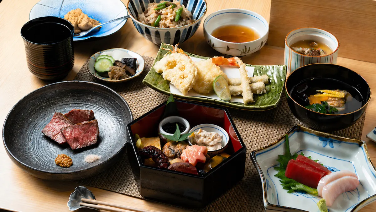 【黒毛和牛ステーキランチ】お造り、八寸、天ぷら、黒毛和牛炭火焼ステーキ、季節の土鍋ご飯、など全7品