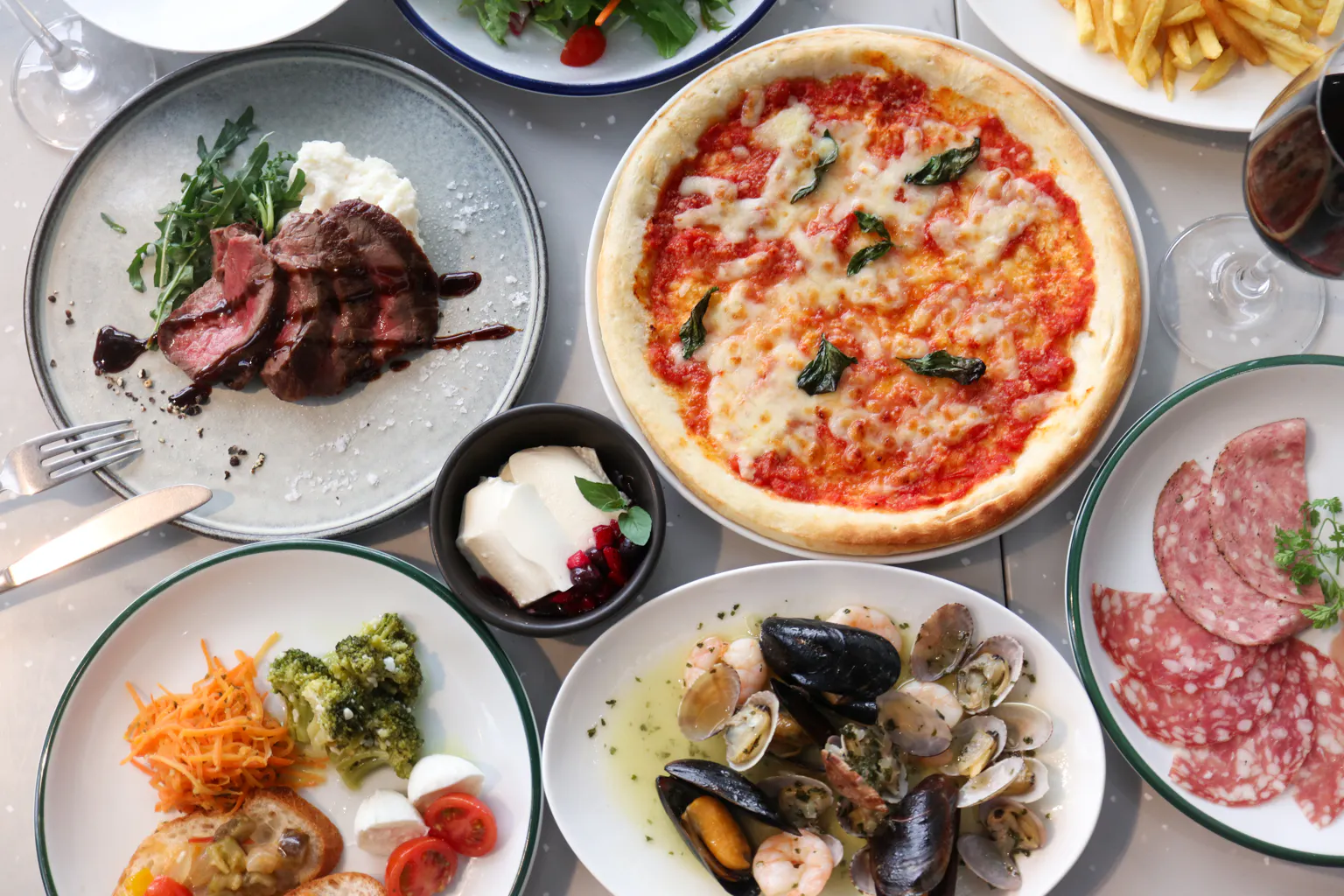【THE KANPAI DINNER】8 courses including pizza, pasta, fish dishes, and steak.