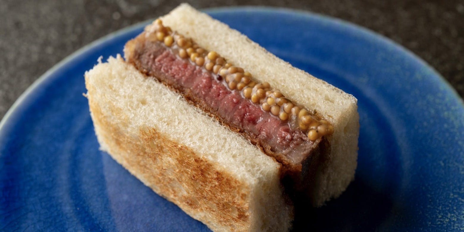 【25,000課程】包含季節食材土鍋飯和里脊炸豬排三明治等共12道菜品