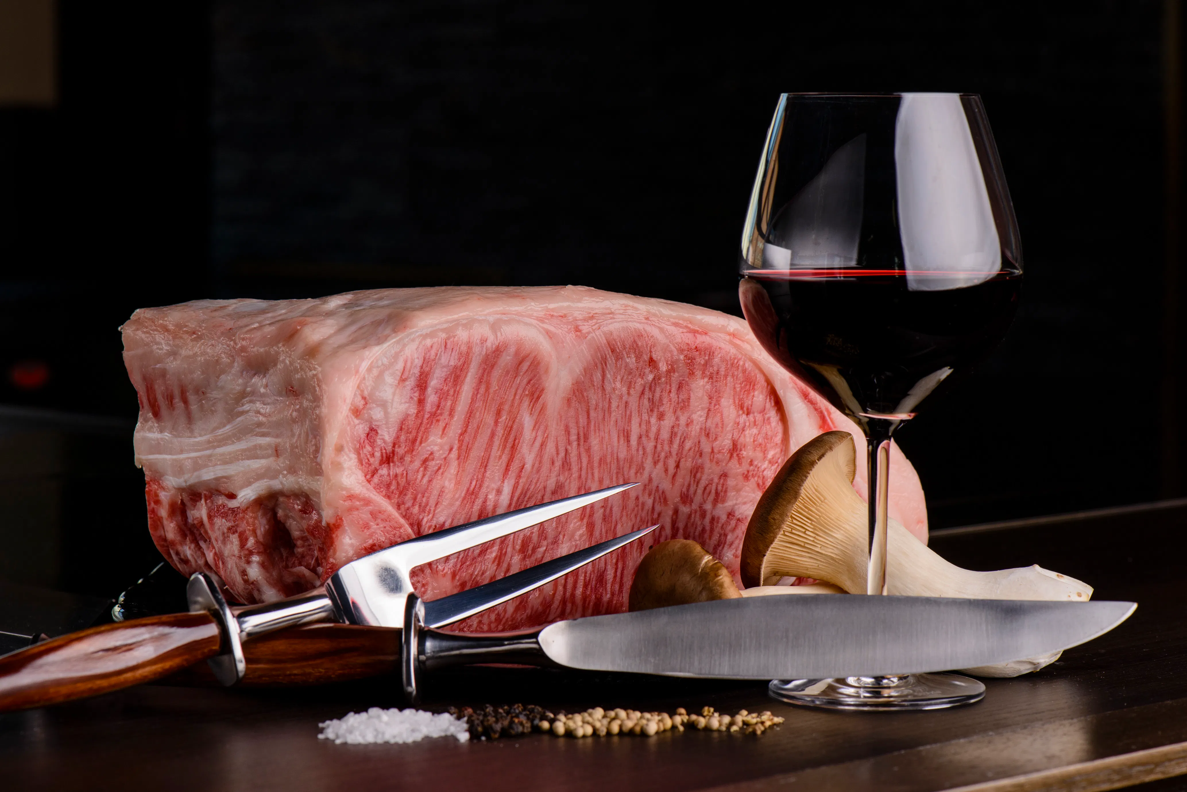 A5 흑모 와규 설로인과 마블링 적색 스테이크 코스