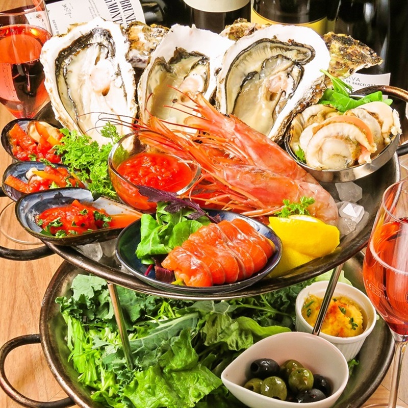 【ランチ・ディナー】2ｈ飲み放題付き！　当店自慢のシーフドプラッターや定番メニューを種類豊富に♪