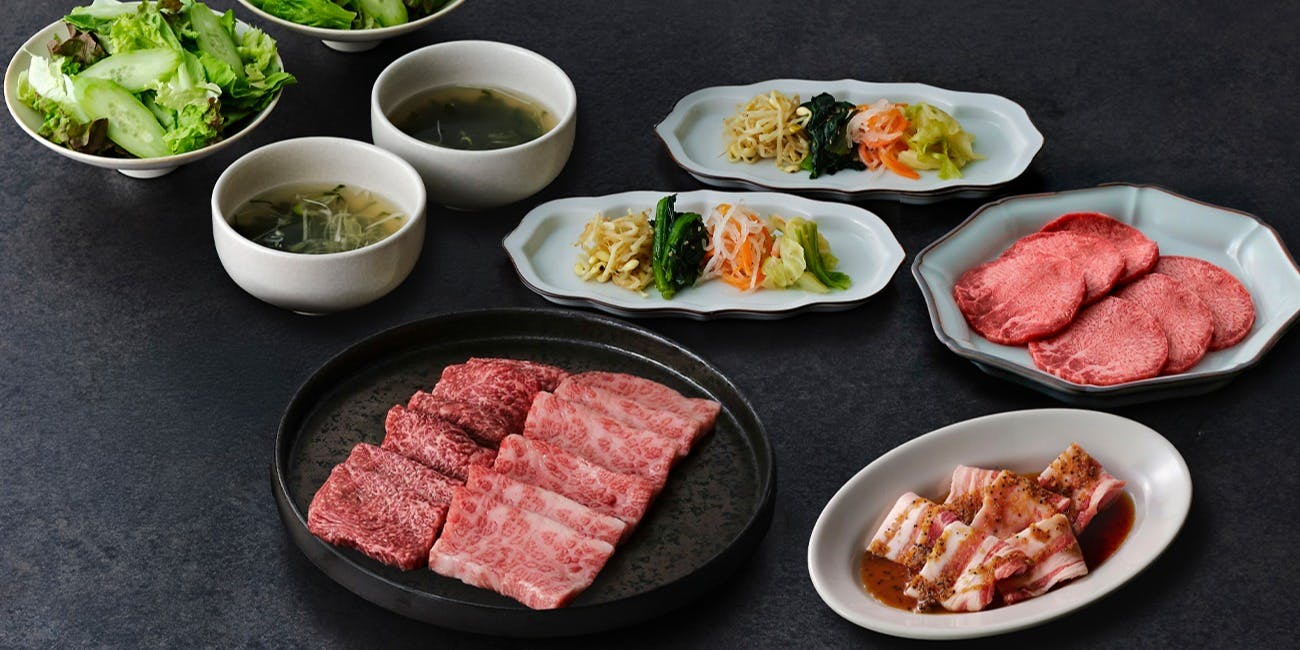 [Tsubaki] 8-course meal featuring 4 kinds of meat, including premium kalbi and beef tongue, with salad and soup included