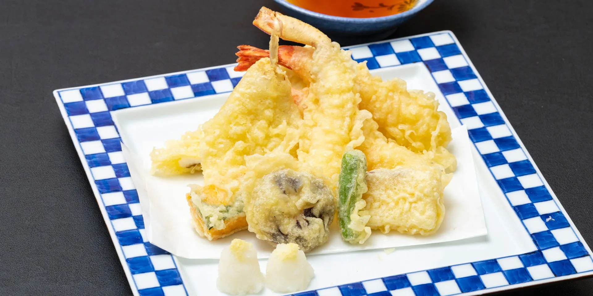 【ご慶事・ご法要・ご宴会向け】本まぐろ入りお刺身5種、和牛ステーキ、天ぷら盛り合わせなど、豪華和御膳