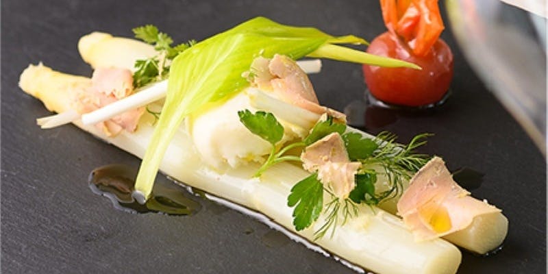 "Cannes Course" - An appetizer, two main courses of fish and meat, seasonal dessert and a total of five dishes with an after-meal drink included.