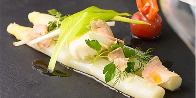 "Cannes Course" - An appetizer, two main courses of fish and meat, seasonal dessert and a total of five dishes with an after-meal drink included.