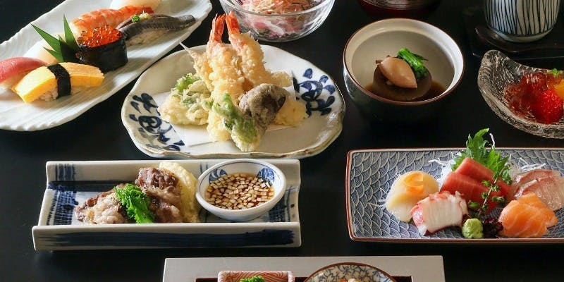 【寿司・天ぷら会席】当店人気の季節の天ぷらを季の庭の逸品とともにご堪能　全10品