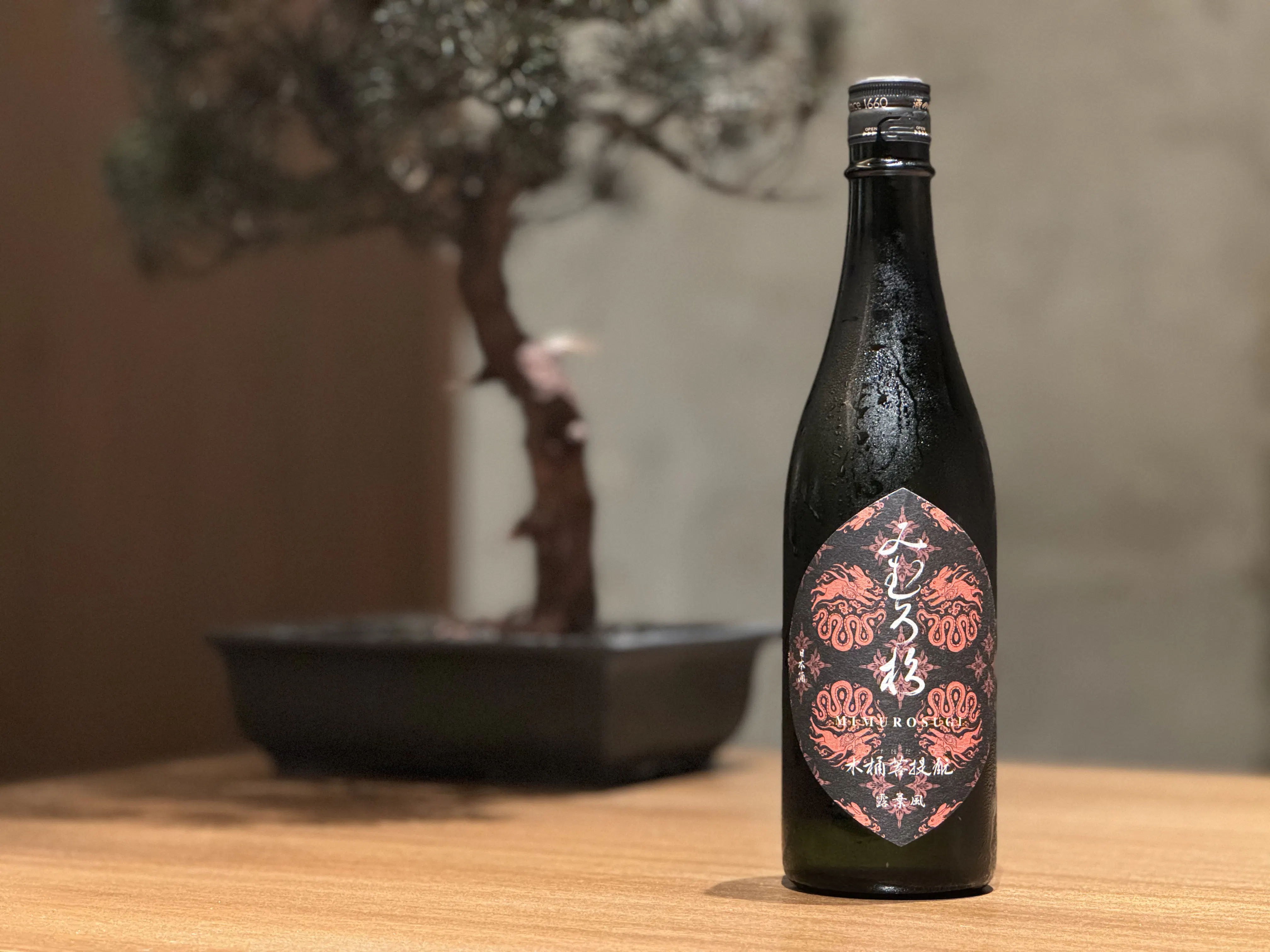 Seasonal kaiseki course with 9 dishes using seasonal ingredients and a pairing of 5 types of Japanese sake.