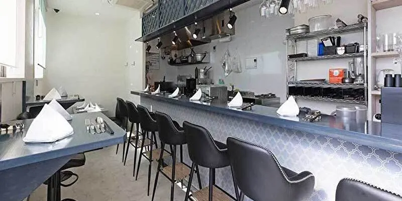 RESTAURANT TWO FACES