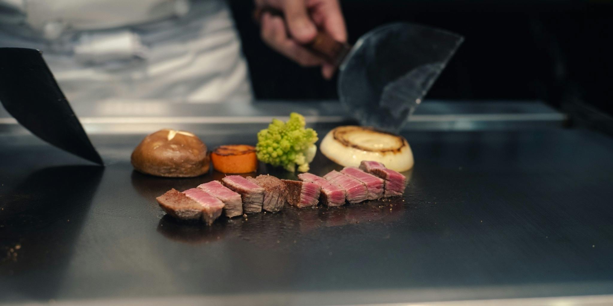 [Italian Cuisine × Teppanyaki Steak] A 10-course menu featuring A5 Japanese Black Wagyu sushi and a choice of filet or sirloin