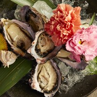 [Seasonal Oyster 2-Hour All-You-Can-Eat Course] Indulge in the runner-up oysters from the Oyster-1 Grand Prix, available raw, grilled, and steamed.