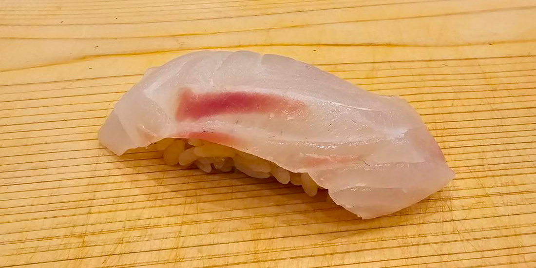 Omakase: Includes 2 à la carte dishes and 8 pieces of nigiri