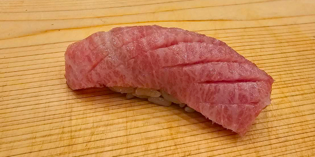 Omakase includes 2 selected dishes and 10 pieces of nigiri sushi.