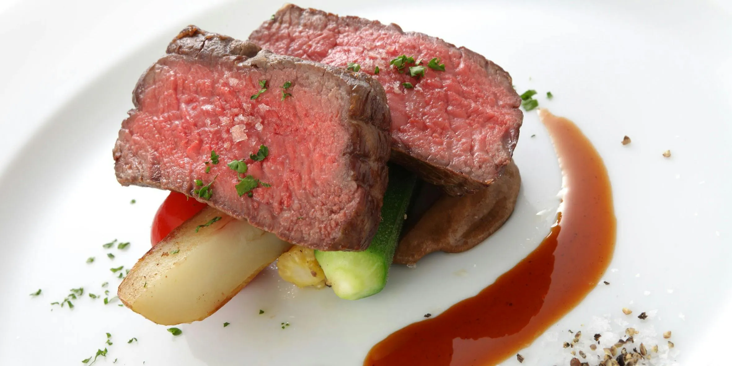 	 Recommend Course 【おすすめコース】オードヴル、スープ、天然鮮魚の魚料理、肉料理のフルコース。