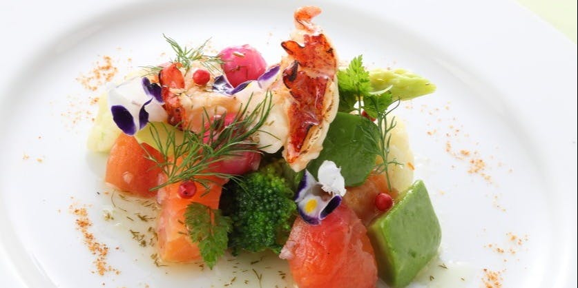 Special Course: Featuring six exquisite dishes, including delicacies such as lobster and abalone, as well as roasted Wagyu beef.
