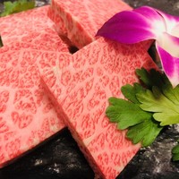 本店最受歡迎！【極上嚴選黑毛和牛套餐】極上鹽味牛舌、極上菲力、極上裡脊等份量十足！全16道菜的絕品方案♪《2位客人起》※7,700日圓